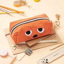 Szycie piórników w kształcie myszy