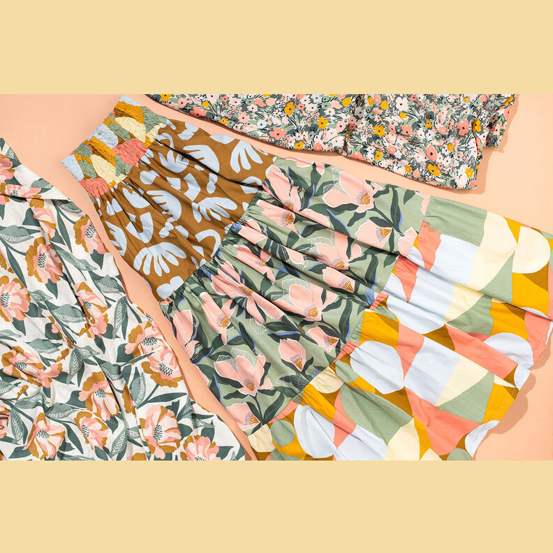 Popelina bawełniana w abstrakcyjne kształty | Nerida Hansen – oliwka/homar,  image number 5