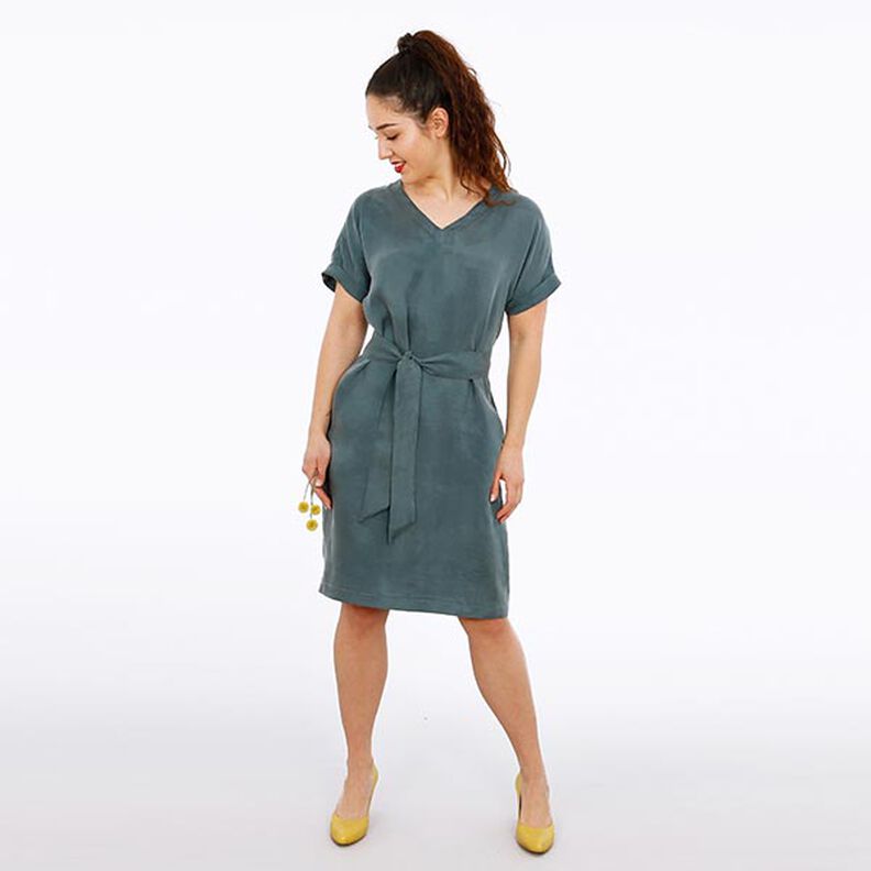 FRAU VIKKI – luźna sukienka z dekoltem w szpic i paskiem, Studio Schnittreif | XS - XXL,  image number 4