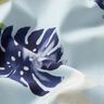 Tkanina bawełniana w tropikalne kwiaty – jasnoniebieski,  thumbnail number 3