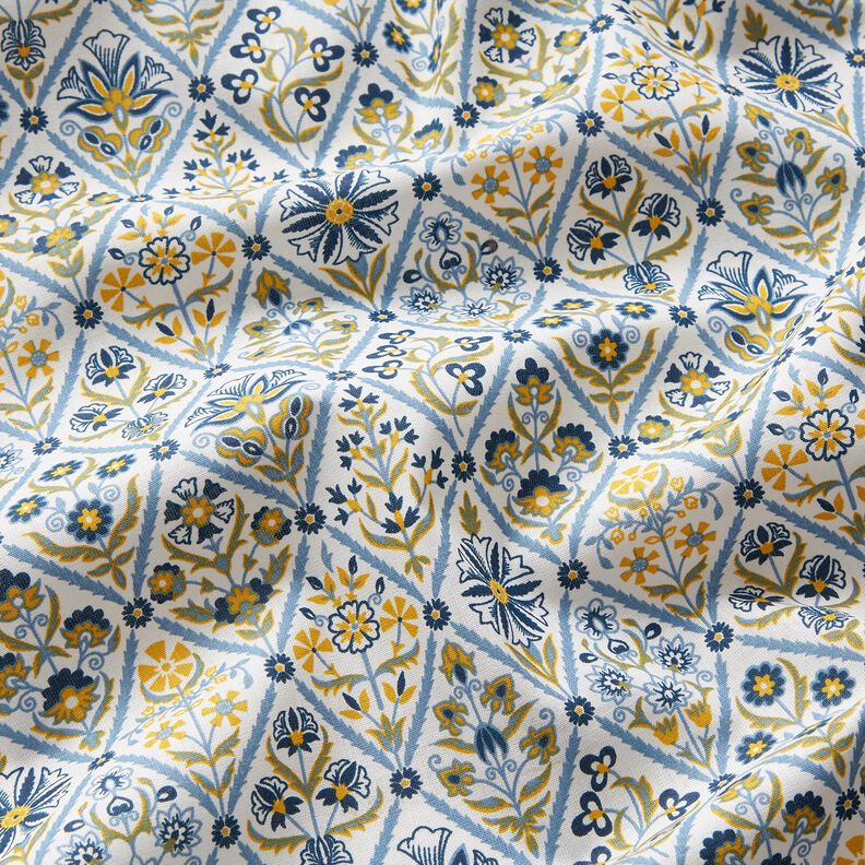 Tkanina bawełniana Kreton kwiatowe kafelki – biel/niebieski brylantowy,  image number 2