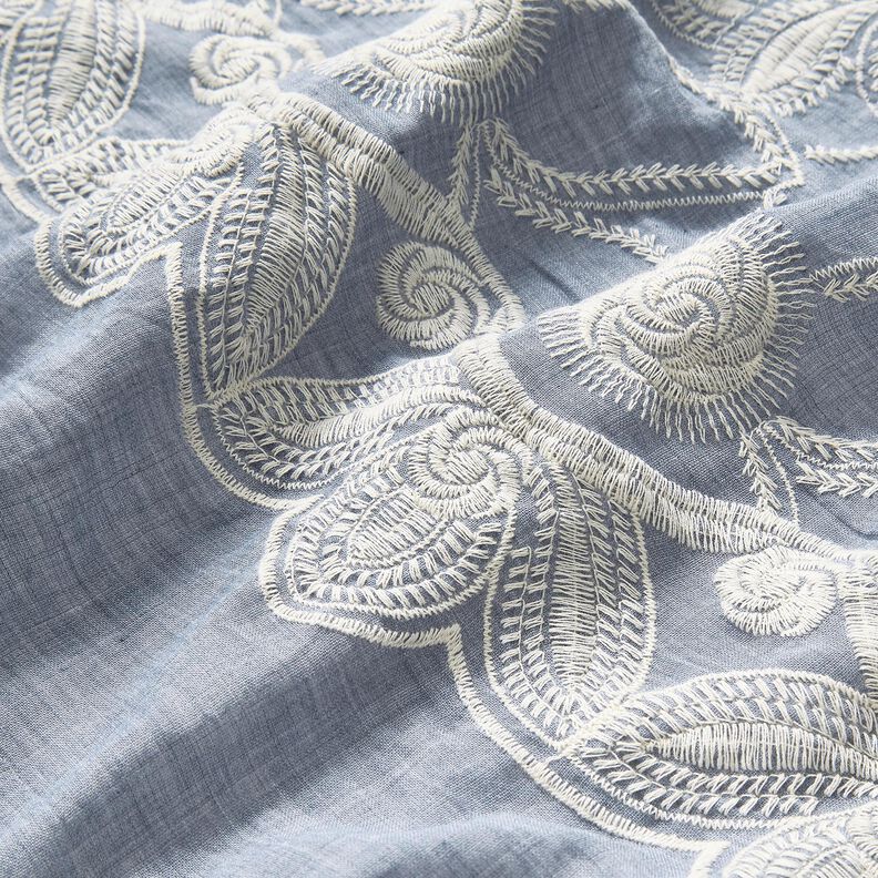 <h2>Tkanina Bawełniana &ndash; Batyst Haftowany w Kwiaty, Jasny Dżinsowy Błękit z Kremową Bielą</h2>,  image number 6