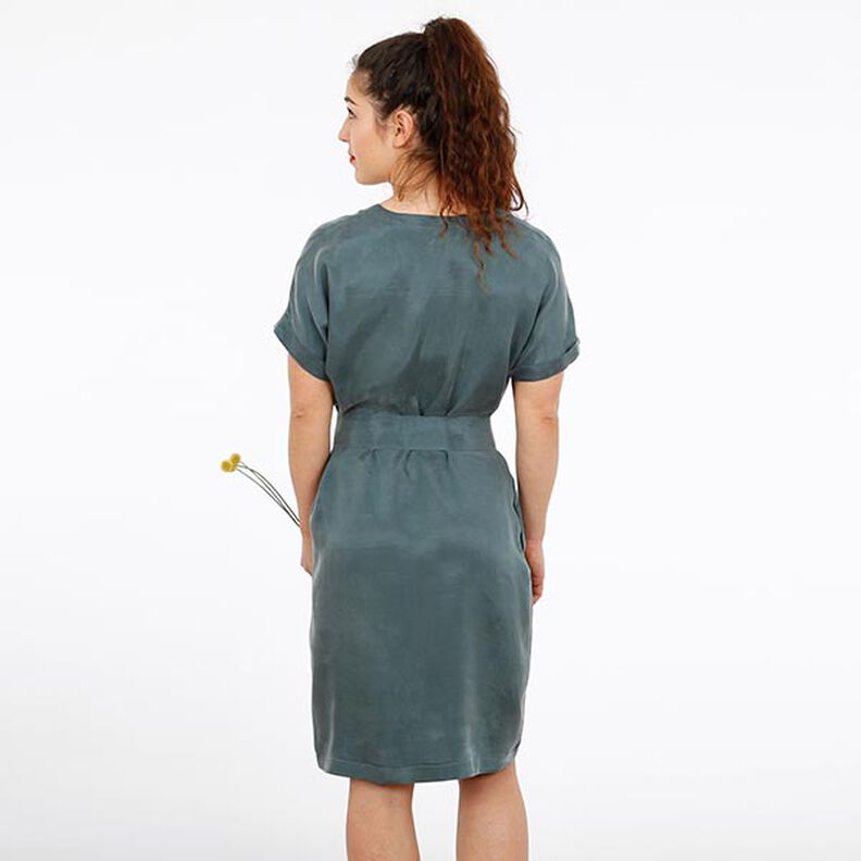 FRAU VIKKI – luźna sukienka z dekoltem w szpic i paskiem, Studio Schnittreif | XS - XXL,  image number 3