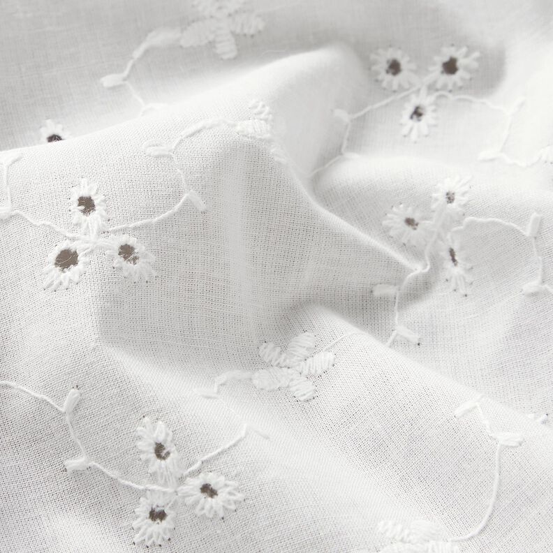 Tkanina bawełniana z haftem dzierganym w kwiaty i gałązki – biel,  image number 2